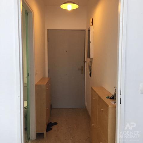 Appartement Rueil Malmaison 1 pièce(s) 30 m2 Loyer 880 €/mois charges comprises **  - Référence  20051