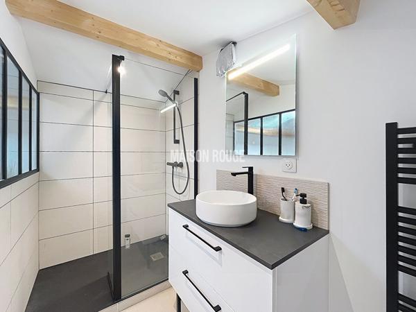 Maison d'Architecte - Vie de plain-pied, DPE A et vaste pièce de vie de 65 m² !