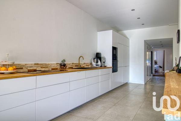 Maison 8 pièces de 193 m² à Conches-sur-Gondoire (77600)