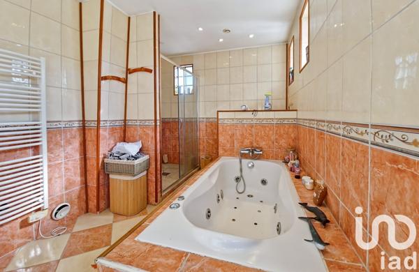 Maison traditionnelle 6 pièces de 141 m² à Migennes (89400)