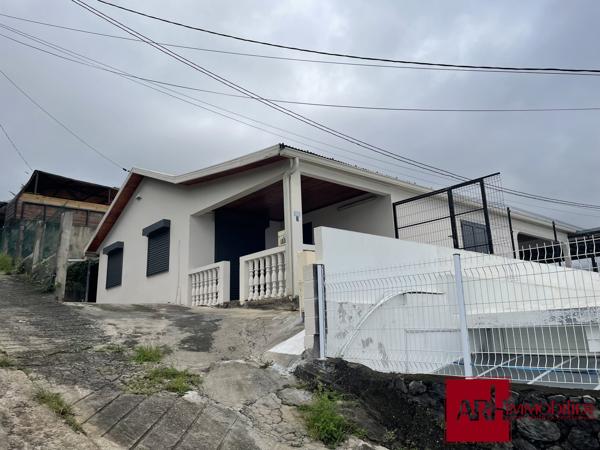 A LOUER MAISON F4/F5 - BDN ST PAUL - AVEC GRAND ESPACE EXTERIEUR