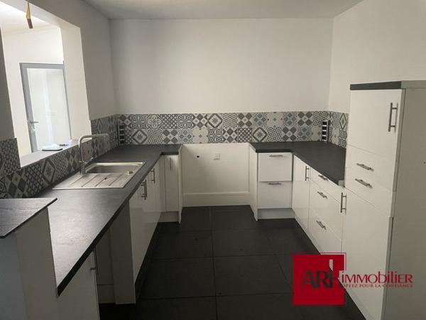 A LOUER MAISON F4/F5 - BDN ST PAUL - AVEC GRAND ESPACE EXTERIEUR