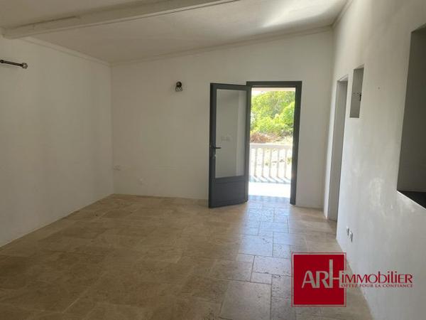 A LOUER MAISON F4/F5 - BDN ST PAUL - AVEC GRAND ESPACE EXTERIEUR