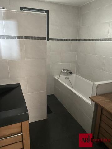 A LOUER MAISON F4/F5 - BDN ST PAUL - AVEC GRAND ESPACE EXTERIEUR