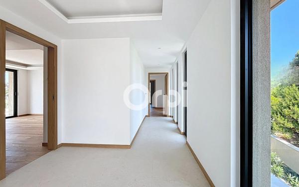 Maison à vendre    5 pièces • 260 m2 Sainte-Maxime