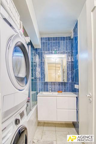 Versailles Saint-Louis Appartement 4 pièces de 86m² carrez situé au 1er étage avec ascenseur €699 000 ** - Référence 25407