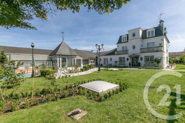 Maison à vendre  8 pièces - 301,54 m 2   ST MAUR DES FOSSES  - 94