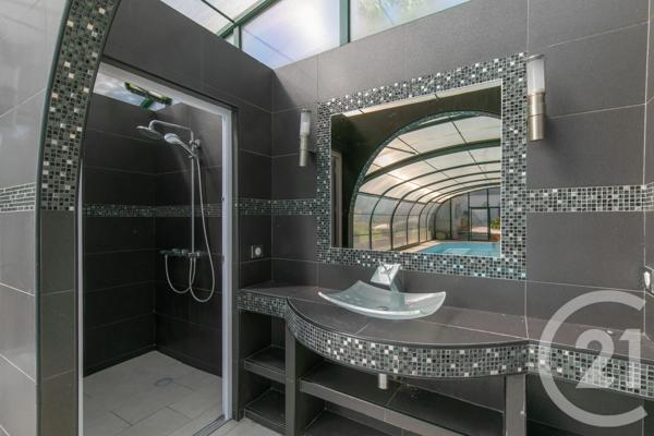 Maison à vendre  8 pièces - 301,54 m 2   ST MAUR DES FOSSES  - 94