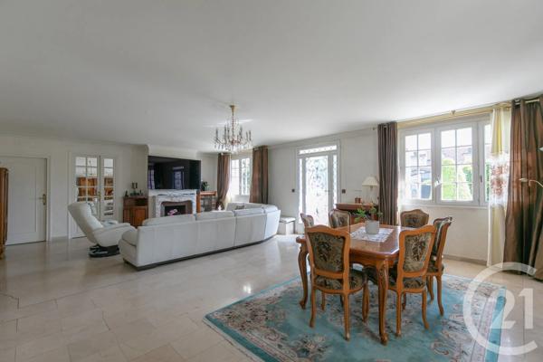 Maison à vendre  8 pièces - 301,54 m 2   ST MAUR DES FOSSES  - 94