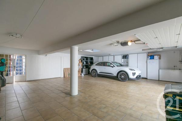 Maison à vendre  8 pièces - 301,54 m 2   ST MAUR DES FOSSES  - 94