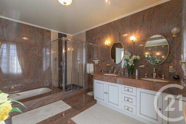 Maison à vendre  8 pièces - 301,54 m 2   ST MAUR DES FOSSES  - 94