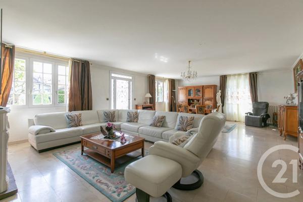 Maison à vendre  8 pièces - 301,54 m 2   ST MAUR DES FOSSES  - 94