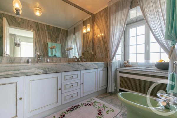 Maison à vendre  8 pièces - 301,54 m 2   ST MAUR DES FOSSES  - 94