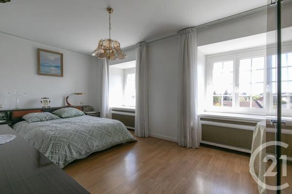Maison à vendre  8 pièces - 301,54 m 2   ST MAUR DES FOSSES  - 94