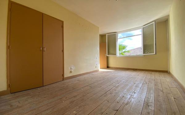 Maison à vendre    3 pièces •  Saint-Sardos