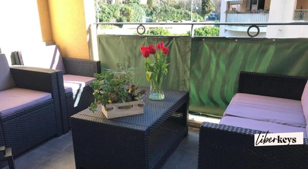 T2 rénové avec balcon – Résidence sécurisée – Parking en sous-sol – Saint-André-de-la-Roche