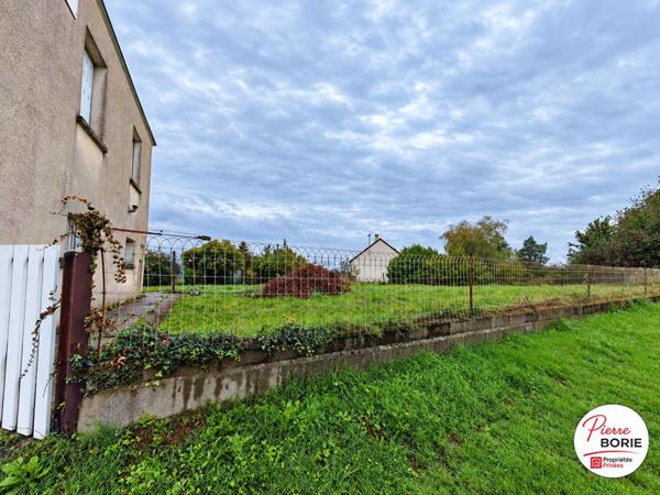 Exclusivité : CORLAY (Montipouret - 36), Grande bâtisse à rénover, jardin et garage
