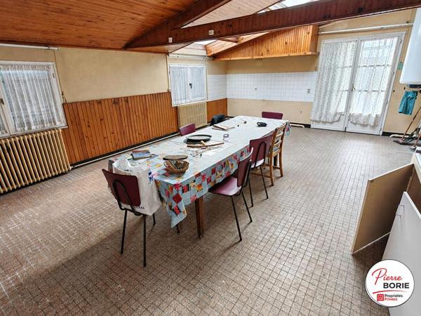 Exclusivité : CORLAY (Montipouret - 36), Grande bâtisse à rénover, jardin et garage