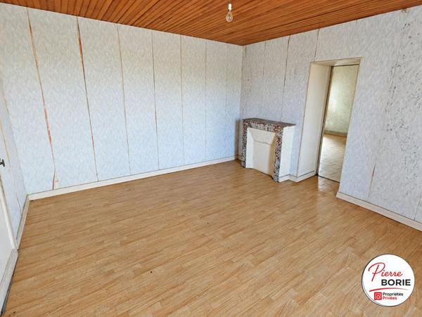 Exclusivité : CORLAY (Montipouret - 36), Grande bâtisse à rénover, jardin et garage