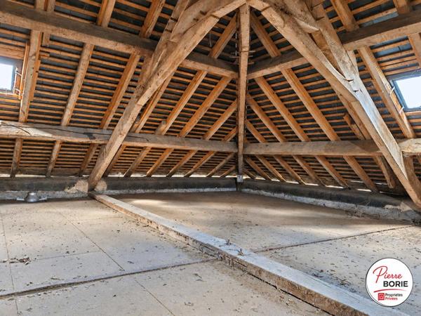 Exclusivité : CORLAY (Montipouret - 36), Grande bâtisse à rénover, jardin et garage