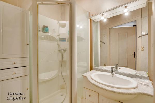 Barrière de Paris, 3 chambres, bureau, 2 SDE, garage, jardin (construction possible)