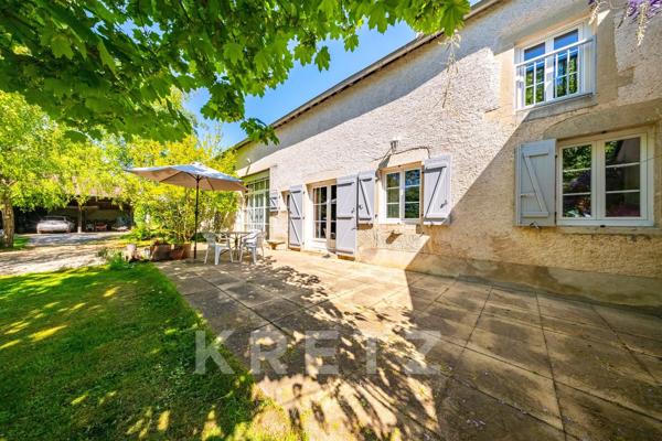 Bourgogne - Dijon nord est- Maison de caractère 260 m2 -piscine chauffée -dépendances