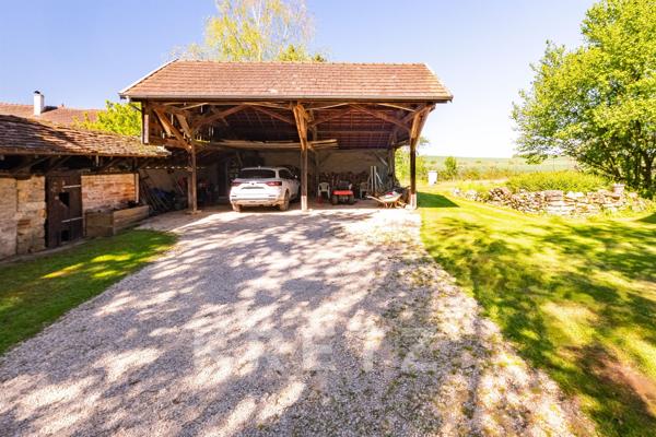 Bourgogne - Dijon nord est- Maison de caractère 260 m2 -piscine chauffée -dépendances