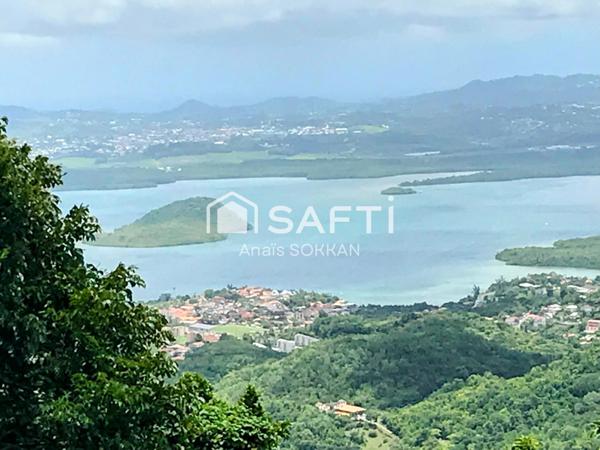 Terrain avec vue sur mer aux Trois-Ilets