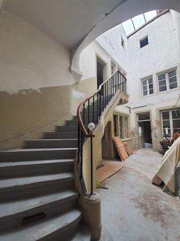 Dpt Vosges (88), à vendre RAMBERVILLERS immeuble T15 de 280 m2 à rénover en 5 ou 6 appartements avec cour