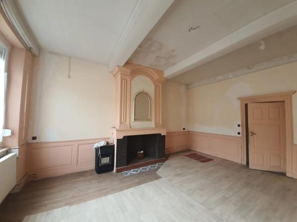 Dpt Vosges (88), à vendre RAMBERVILLERS immeuble T15 de 280 m2 à rénover en 5 ou 6 appartements avec cour
