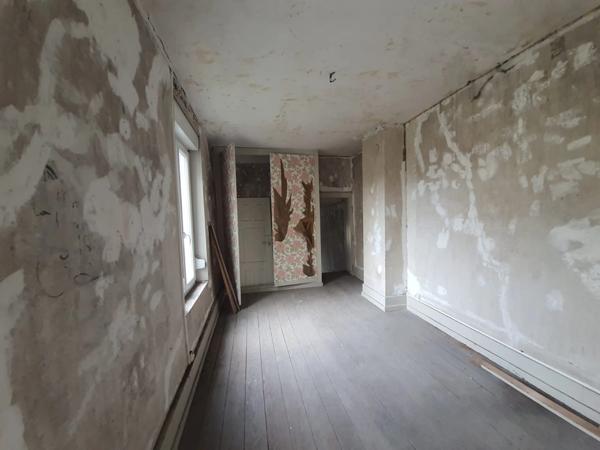 Dpt Vosges (88), à vendre RAMBERVILLERS immeuble T15 de 280 m2 à rénover en 5 ou 6 appartements avec cour