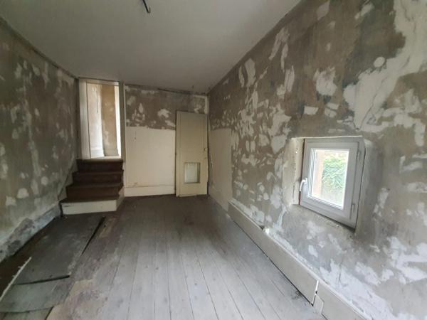 Dpt Vosges (88), à vendre RAMBERVILLERS immeuble T15 de 280 m2 à rénover en 5 ou 6 appartements avec cour