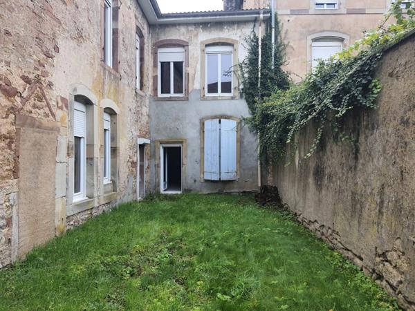 Dpt Vosges (88), à vendre RAMBERVILLERS immeuble T15 de 280 m2 à rénover en 5 ou 6 appartements avec cour
