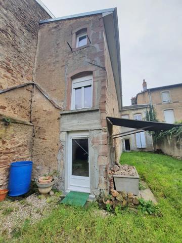 Dpt Vosges (88), à vendre RAMBERVILLERS immeuble T15 de 280 m2 à rénover en 5 ou 6 appartements avec cour