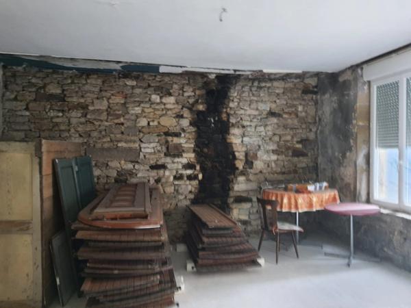 Dpt Vosges (88), à vendre RAMBERVILLERS immeuble T15 de 280 m2 à rénover en 5 ou 6 appartements avec cour