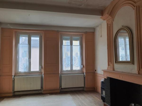 Dpt Vosges (88), à vendre RAMBERVILLERS immeuble T15 de 280 m2 à rénover en 5 ou 6 appartements avec cour