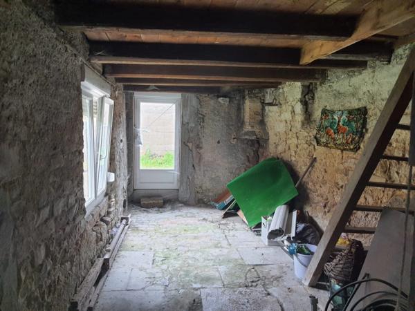 Dpt Vosges (88), à vendre RAMBERVILLERS immeuble T15 de 280 m2 à rénover en 5 ou 6 appartements avec cour