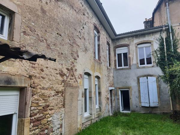 Dpt Vosges (88), à vendre RAMBERVILLERS immeuble T15 de 280 m2 à rénover en 5 ou 6 appartements avec cour