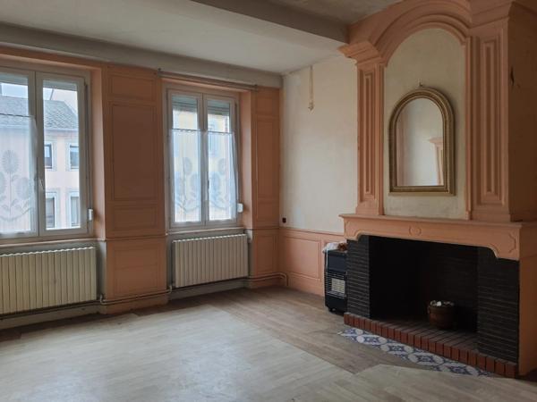 Dpt Vosges (88), à vendre RAMBERVILLERS immeuble T15 de 280 m2 à rénover en 5 ou 6 appartements avec cour