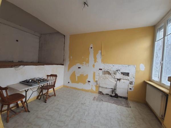Dpt Vosges (88), à vendre RAMBERVILLERS immeuble T15 de 280 m2 à rénover en 5 ou 6 appartements avec cour