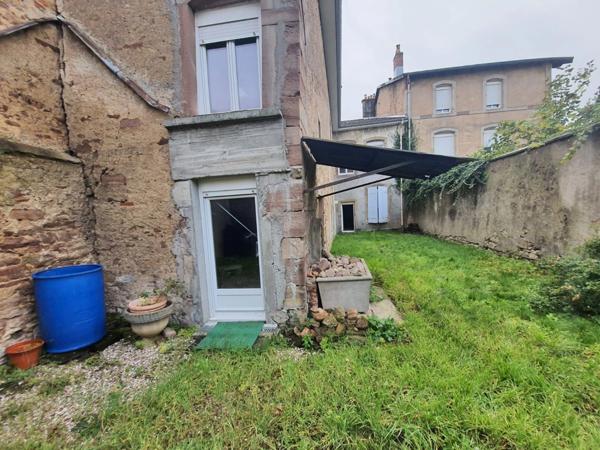 Dpt Vosges (88), à vendre RAMBERVILLERS immeuble T15 de 280 m2 à rénover en 5 ou 6 appartements avec cour