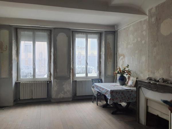 Dpt Vosges (88), à vendre RAMBERVILLERS immeuble T15 de 280 m2 à rénover en 5 ou 6 appartements avec cour