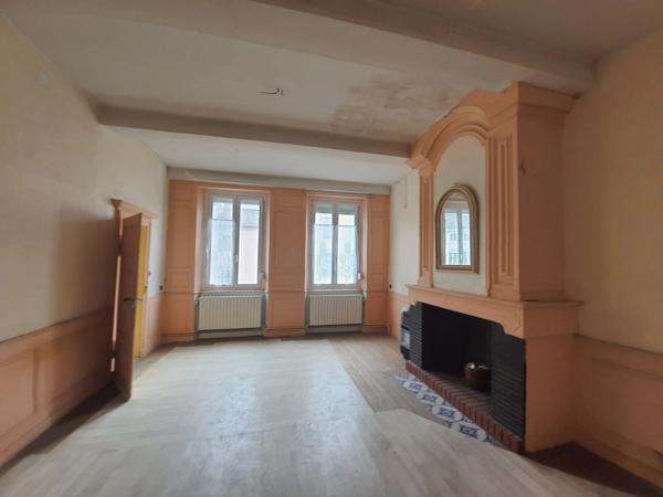 Dpt Vosges (88), à vendre RAMBERVILLERS immeuble T15 de 280 m2 à rénover en 5 ou 6 appartements avec cour