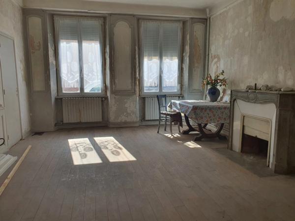 Dpt Vosges (88), à vendre RAMBERVILLERS immeuble T15 de 280 m2 à rénover en 5 ou 6 appartements avec cour