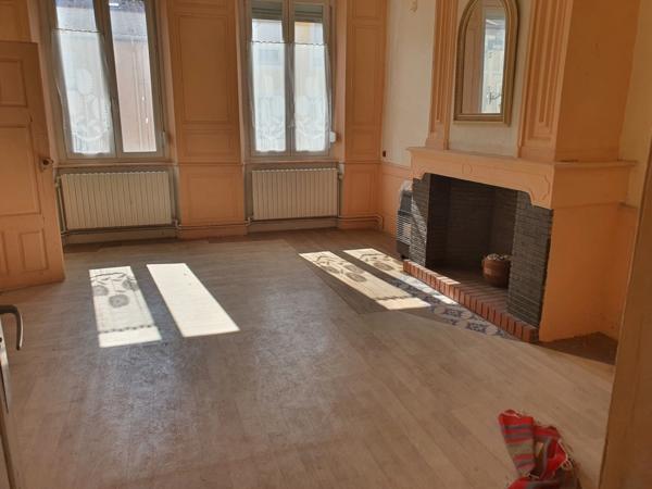 Dpt Vosges (88), à vendre RAMBERVILLERS immeuble T15 de 280 m2 à rénover en 5 ou 6 appartements avec cour