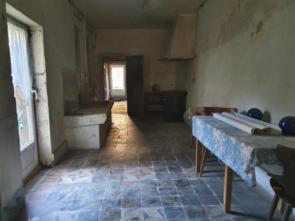 Dpt Vosges (88), à vendre RAMBERVILLERS immeuble T15 de 280 m2 à rénover en 5 ou 6 appartements avec cour