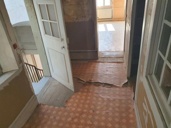 Dpt Vosges (88), à vendre RAMBERVILLERS immeuble T15 de 280 m2 à rénover en 5 ou 6 appartements avec cour