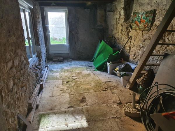 Dpt Vosges (88), à vendre RAMBERVILLERS immeuble T15 de 280 m2 à rénover en 5 ou 6 appartements avec cour
