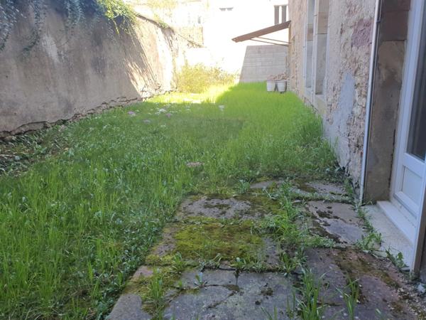 Dpt Vosges (88), à vendre RAMBERVILLERS immeuble T15 de 280 m2 à rénover en 5 ou 6 appartements avec cour