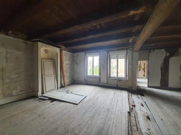 Dpt Vosges (88), à vendre RAMBERVILLERS immeuble T15 de 280 m2 à rénover en 5 ou 6 appartements avec cour